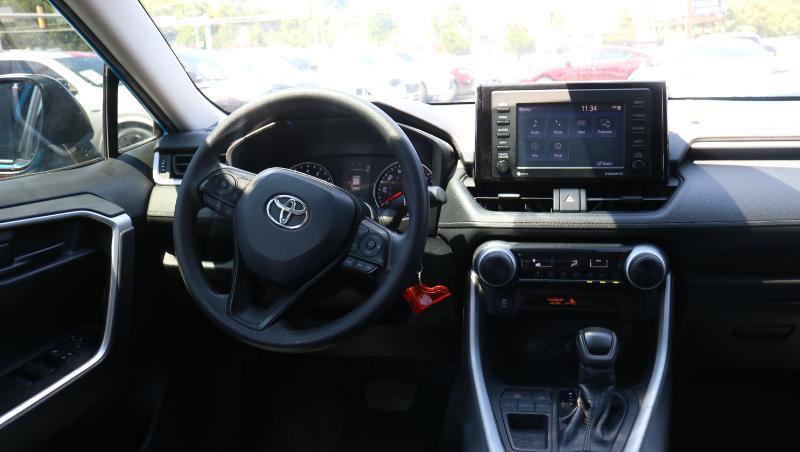 Used 2021 Toyota RAV4 LE FWD image 17