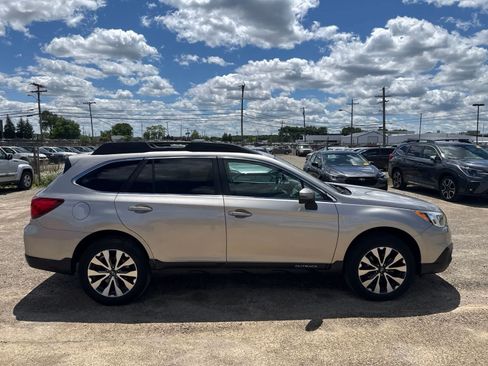 Used 2017 Subaru Outback 2.5i Limited AWD/4WD image 9