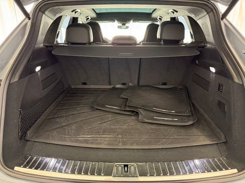 Certified 2025 Porsche Cayenne Turbo AWD/4WD image 28