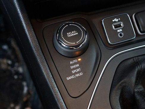 Used 2022 Jeep Cherokee Latitude Lux image 17