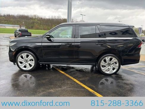 Used 2025 Lincoln Navigator Reserve AWD/4WD image 6
