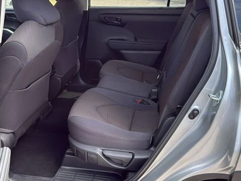 Used 2023 Toyota Highlander L image 16