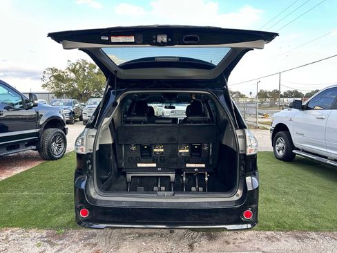 Used 2017 Toyota Sienna SE image 7