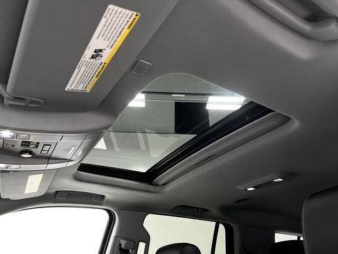 Used 2020 GMC Yukon SLT w/ Premium Edition image 12