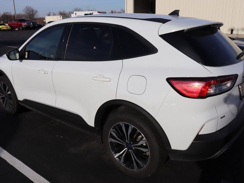 Used 2022 Ford Escape SE w/ SE Sport Appearance Package image 6