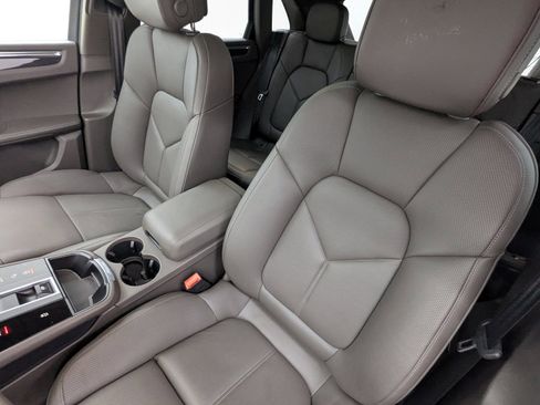 Certified 2026 Porsche Macan image 5