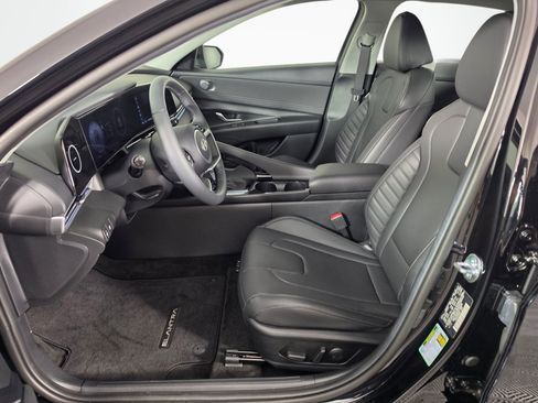 Used 2026 Hyundai Elantra Limited FWD image 31