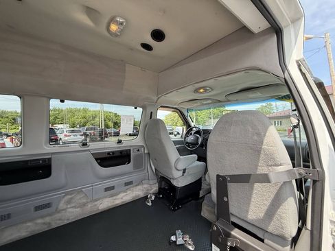 Used 2006 Ford E-350 and Econoline 350 XL RWD image 22
