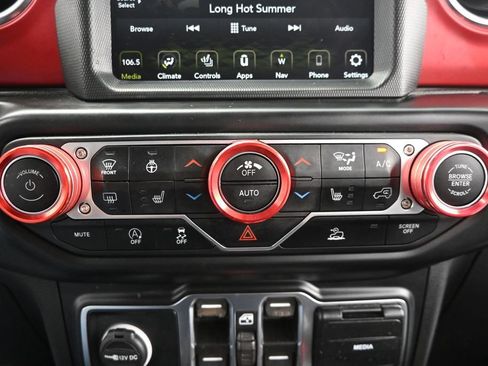Used 2022 Jeep Wrangler Unlimited Rubicon w/ LED Lighting Group AWD/4WD image 22