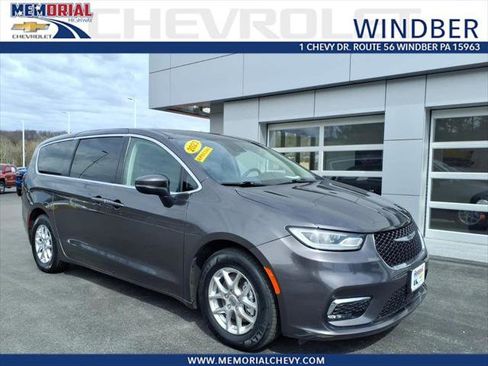 Used 2023 Chrysler Pacifica Touring-L FWD image 1