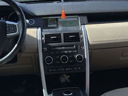 Used 2018 Land Rover Discovery Sport HSE image 3