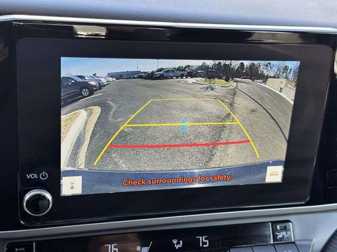 Certified 2025 Toyota Camry SE image 4