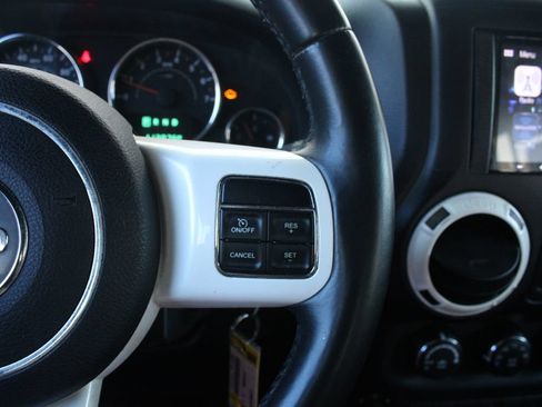 Used 2015 Jeep Wrangler Unlimited Sahara AWD/4WD image 10