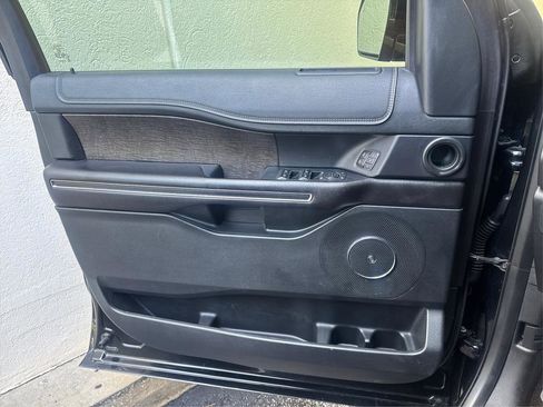 Used 2018 Ford Expedition Limited w/ Equipment Group 301A RWD image 21