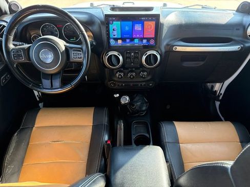 Used 2012 Jeep Wrangler Unlimited Rubicon w/ Dual Top Group AWD/4WD image 12