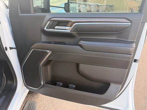 Used 2024 Chevrolet Silverado 2500 LT image 20