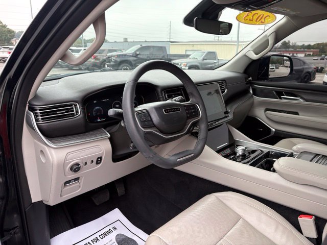 Used 2023 Jeep Wagoneer Series II AWD/4WD image 3