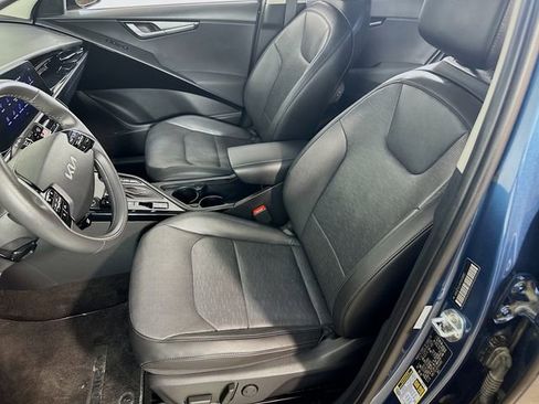 Used 2023 Kia Niro SX Touring image 16