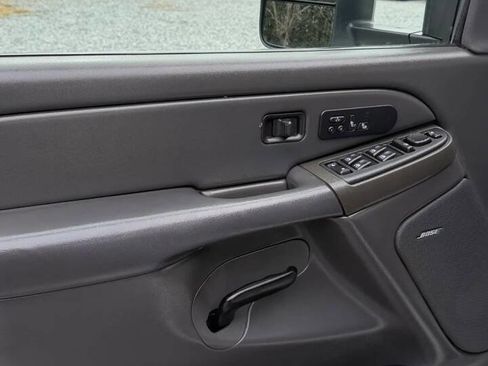Used 2005 Chevrolet Silverado 2500 LT w/ Heavy-Duty Power Package image 14