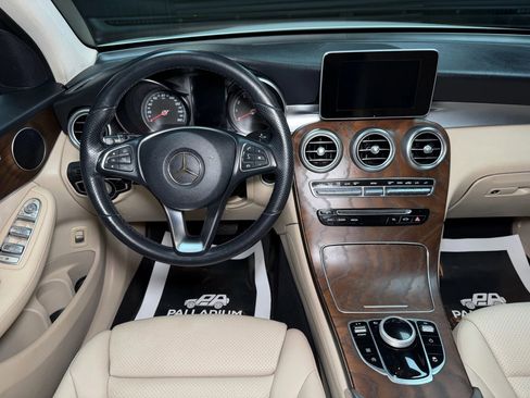 Used 2019 Mercedes-Benz GLC 300 GLC 300 Sport Utility 4D image 32