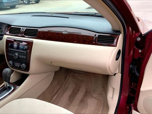 Used 2011 Chevrolet Impala LT image 18