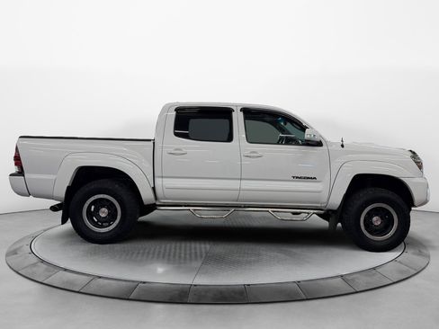 Used 2015 Toyota Tacoma TRD Pro image 2