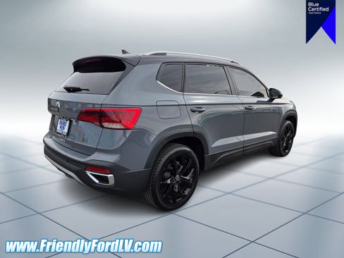 Used 2023 Volkswagen Taos SE w/ Panoramic Sunroof Package FWD image 6