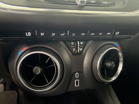 Used 2021 Chevrolet Blazer LT FWD image 16