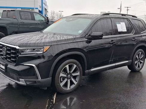Used 2024 Honda Pilot Touring image 4
