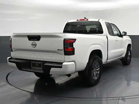 Certified 2025 Nissan Frontier SV image 4