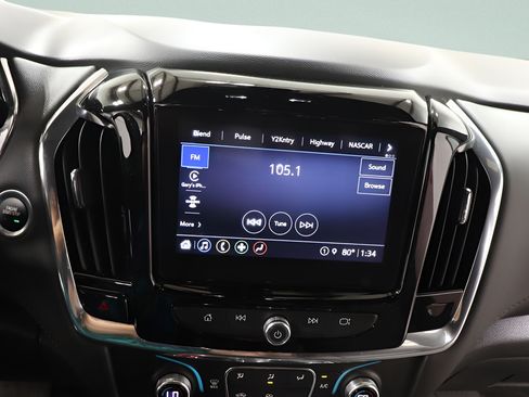 Used 2023 Chevrolet Traverse LT FWD image 11