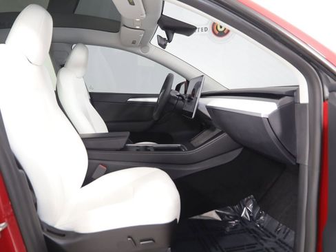 Used 2023 Tesla Model Y Performance image 14