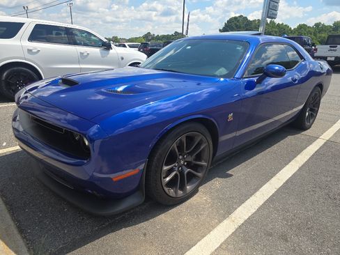 Used 2022 Dodge Challenger R/T Scat Pack w/ Plus Package RWD image 2