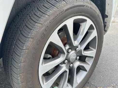 Used 2018 Jeep Grand Cherokee Overland image 5