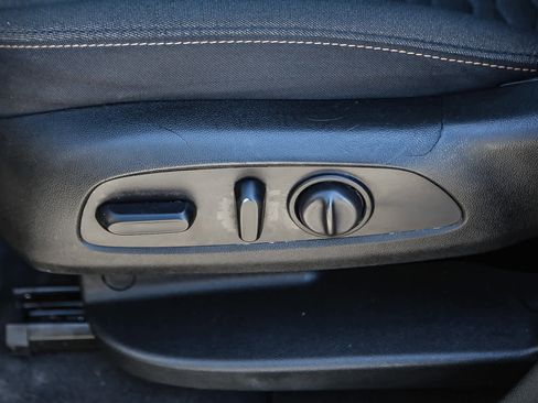 Used 2020 Chevrolet Equinox LT FWD image 19