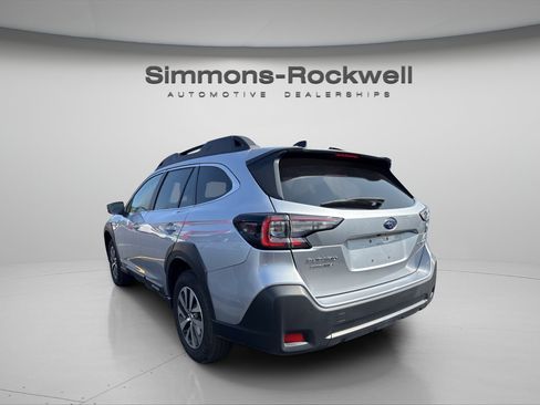 Used 2025 Subaru Outback Premium AWD/4WD image 3