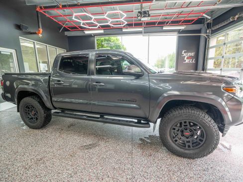 Used 2023 Toyota Tacoma TRD Sport AWD/4WD image 5