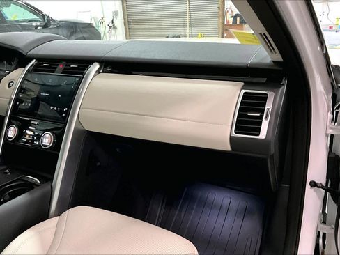 Used 2024 Land Rover Discovery S AWD/4WD image 18