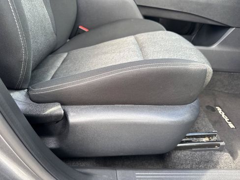 Used 2025 Nissan Rogue SV FWD image 37