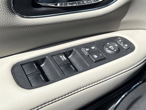 Used 2018 Honda HR-V EX-L image 30