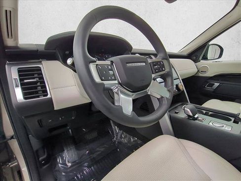 Certified 2026 Land Rover Discovery S AWD/4WD image 10