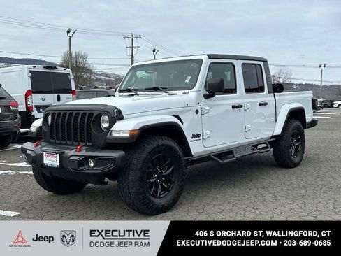 Used 2022 Jeep Gladiator Sport image 1