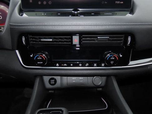 Used 2025 Nissan Rogue SL image 22