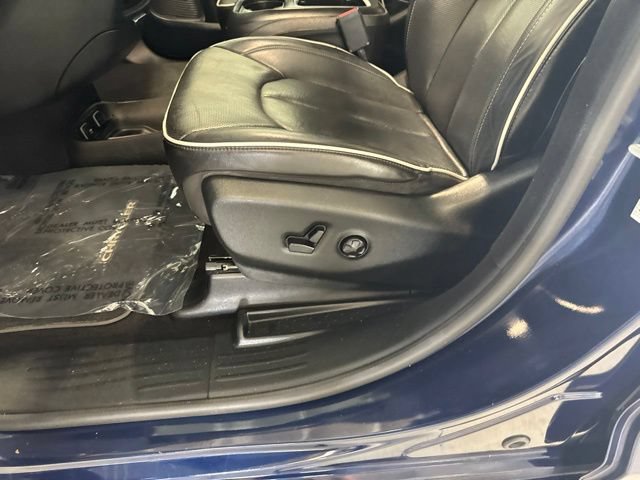 Used 2019 Chrysler Pacifica Limited w/ Advanced Safetytec Group FWD image 37