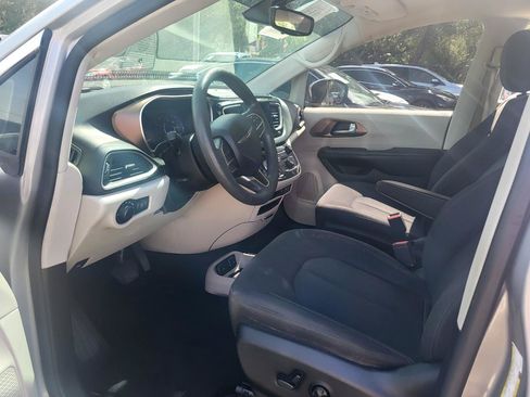 Used 2017 Chrysler Pacifica Touring w/ Tire & Wheel Group FWD image 64