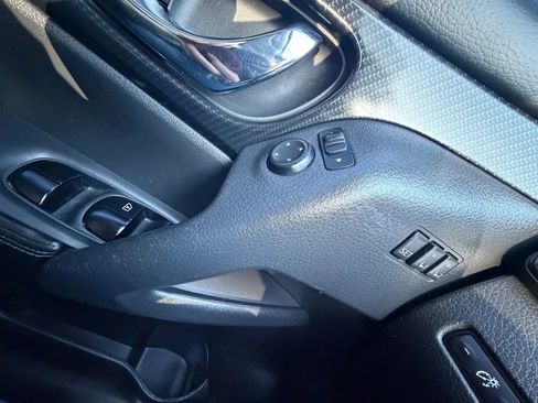 Used 2018 Nissan Rogue SL FWD image 33