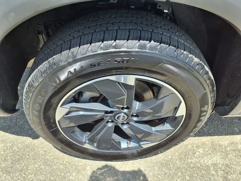 Used 2025 Nissan Rogue SV FWD image 11