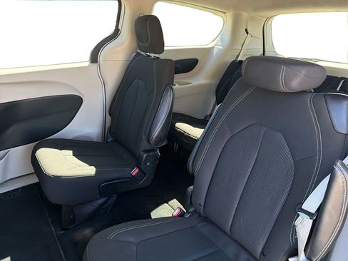 Used 2023 Chrysler Voyager LX image 11