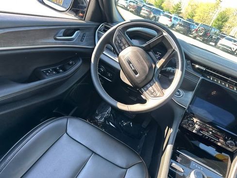 Used 2024 Jeep Grand Cherokee L Limited w/ Black Appearance Package AWD/4WD image 22