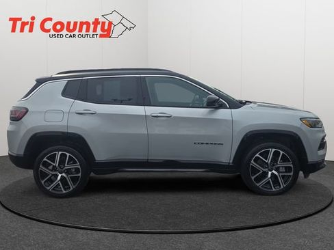 Used 2025 Jeep Compass Limited w/ Elite Group AWD/4WD image 9